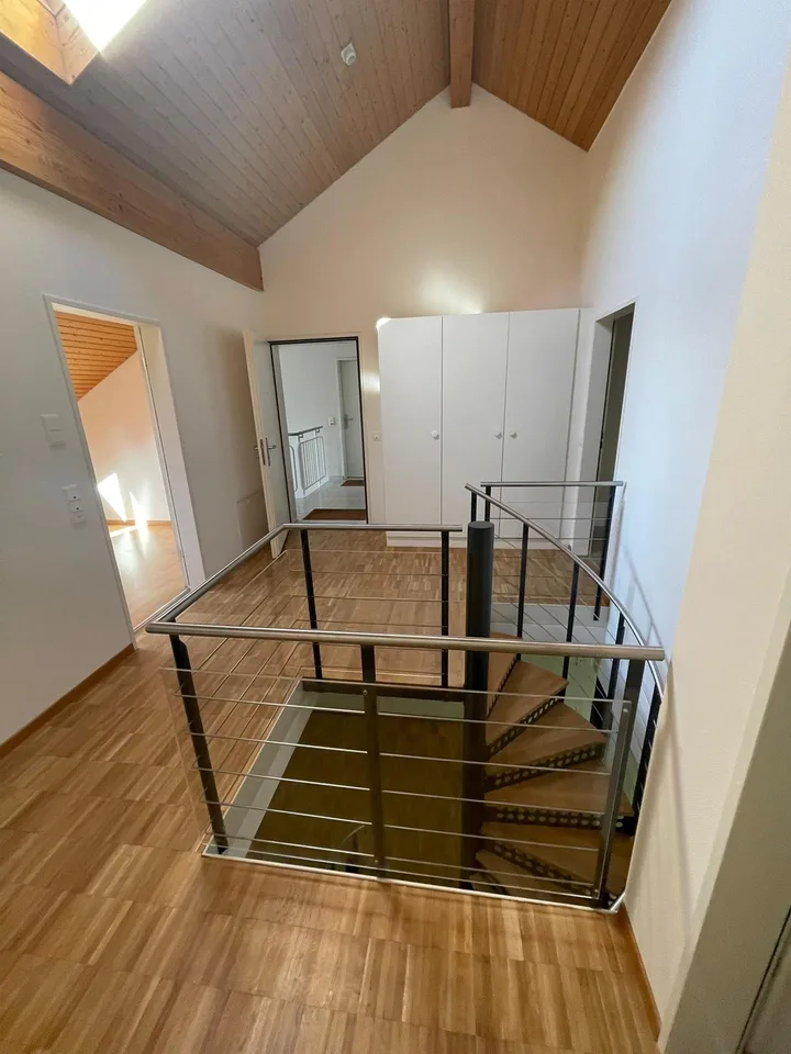 sehr schöne und helle 5.5 Zimmer-Maisonette-Wohnung – photo 5 of 10