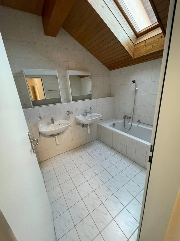 sehr schöne und helle 5.5 Zimmer-Maisonette-Wohnung – photo 9 of 10
