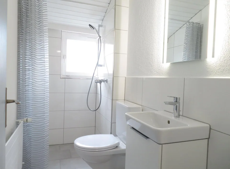 Erstbezug nach Kernsanierung: Stilvolle 3½-Zi-Dachwohnung mit Cheminée