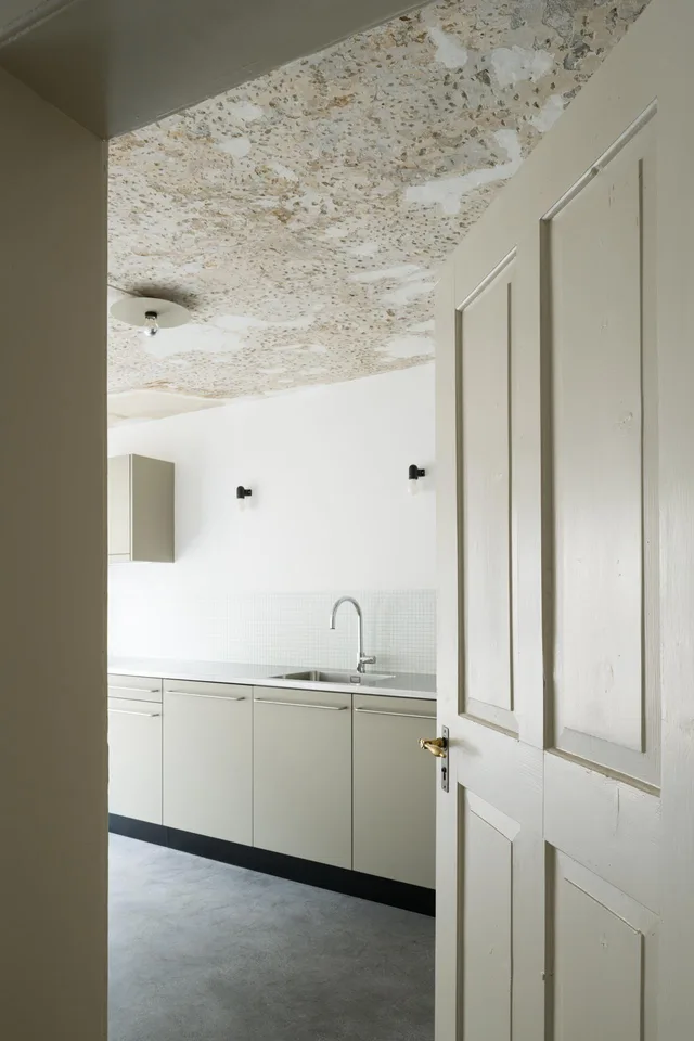 Aussergewöhnliche 2 Zimmerwohnung mit Terrasse – Foto 3 von 5