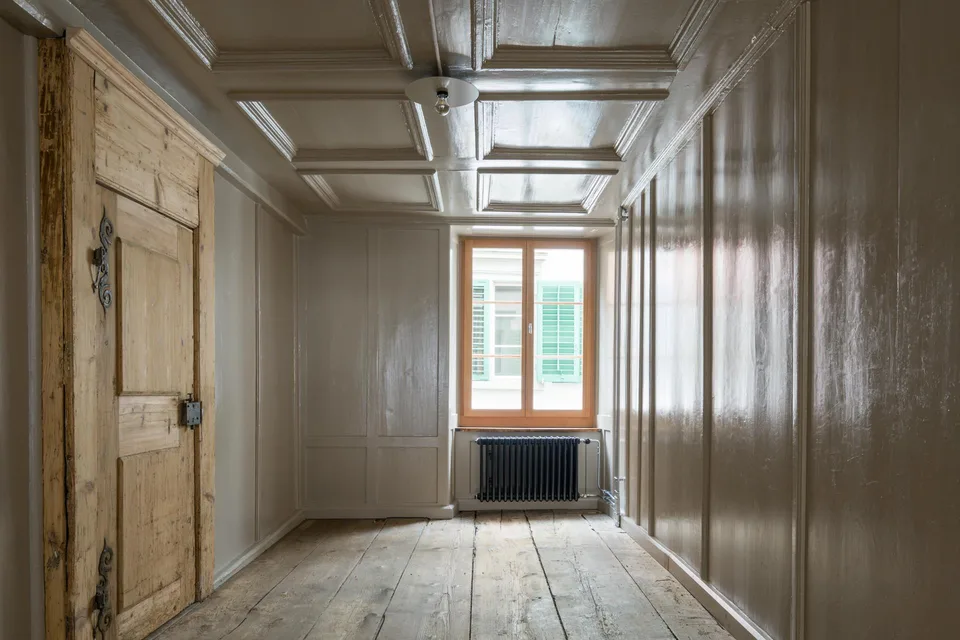Aussergewöhnliche 2 Zimmerwohnung mit Terrasse – Foto 2 von 5