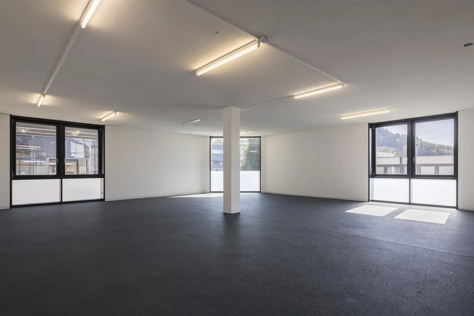 Ausgebaute und bezugsbereite Büro- und Gewerbeflächen – photo 2 sur 9
