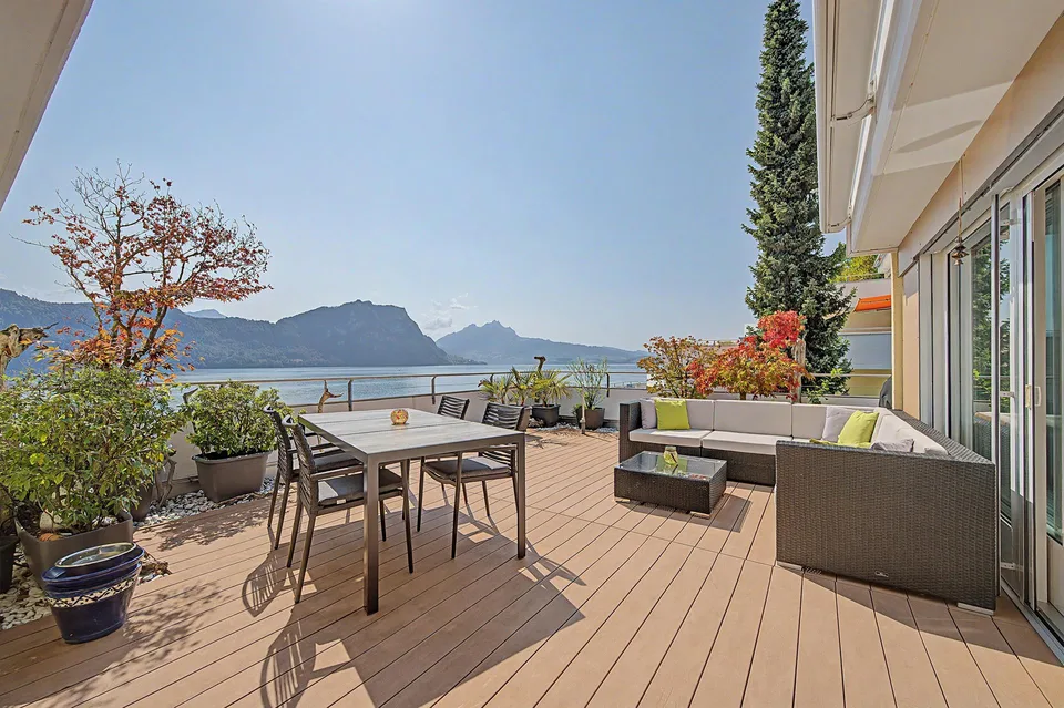 Terrassenwohnung mit traumhaftem Blick auf Vierwaldstättersee & Berge – photo 2 sur 5