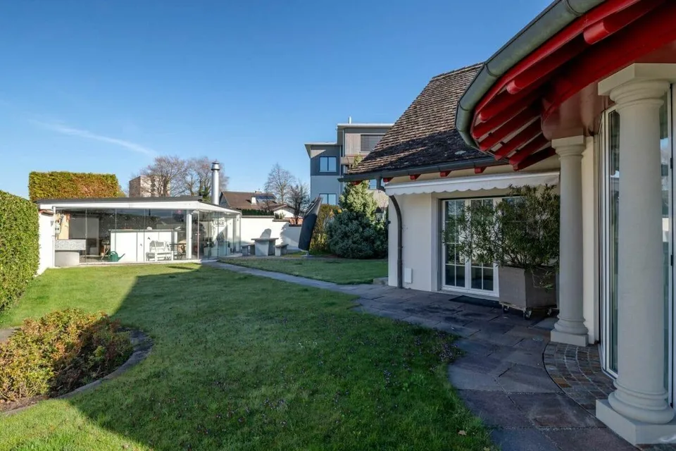 Villa de campagne avec vue loin, adjacente à une zone agricole – photo 2 sur 13