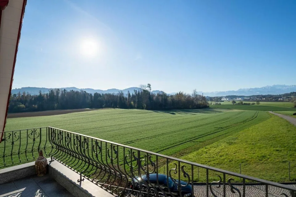 Villa de campagne avec vue loin, adjacente à une zone agricole – photo 9 sur 13