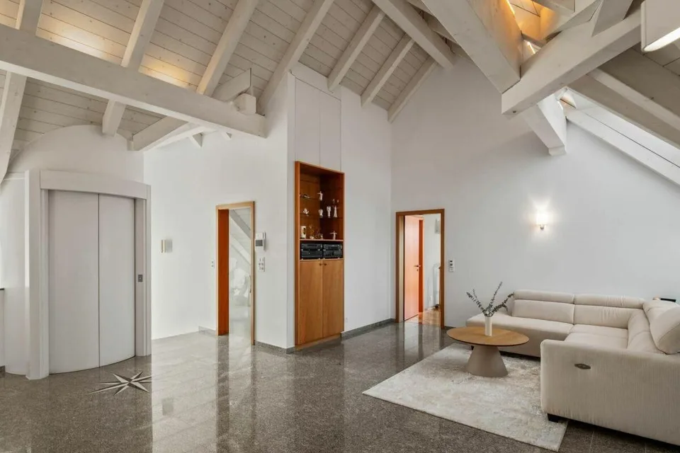 Villa de campagne avec vue loin, adjacente à une zone agricole – photo 10 sur 13
