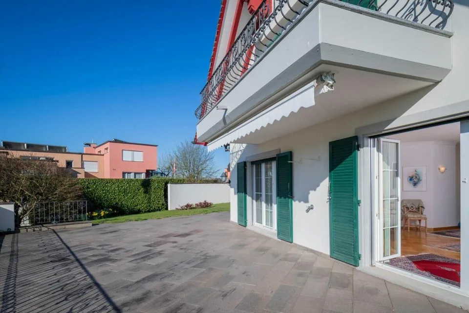 Villa de campagne avec vue loin, adjacente à une zone agricole – photo 8 sur 13