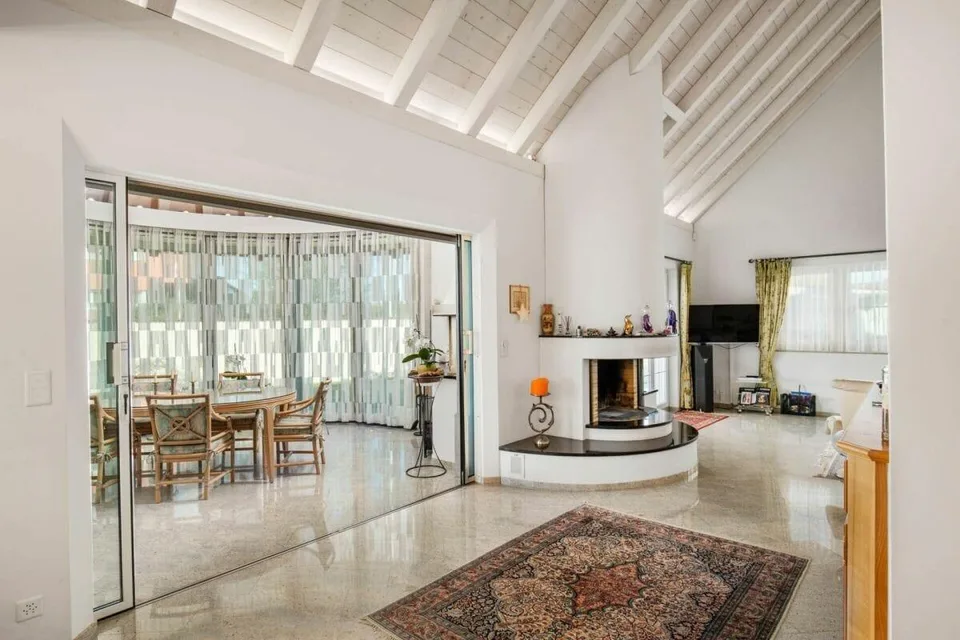 Villa de campagne avec vue loin, adjacente à une zone agricole – photo 4 sur 13