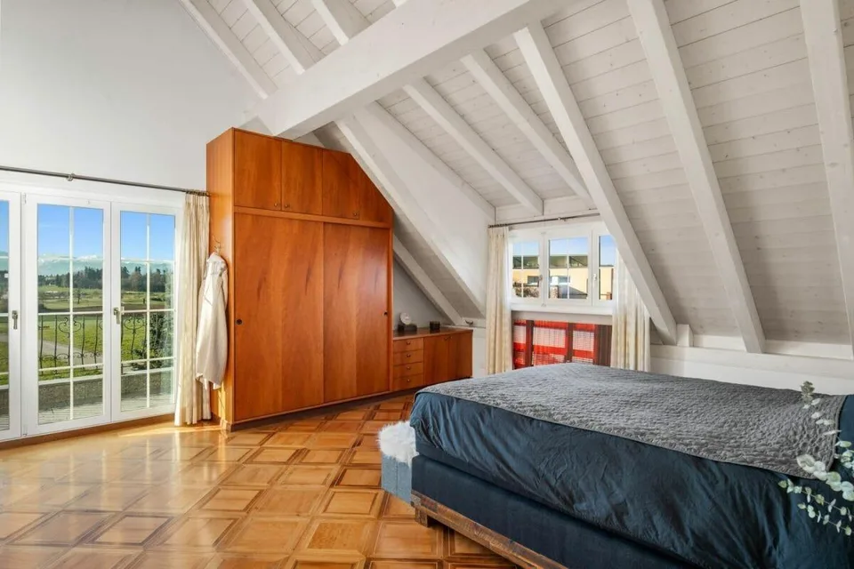 Villa de campagne avec vue loin, adjacente à une zone agricole – photo 12 sur 13