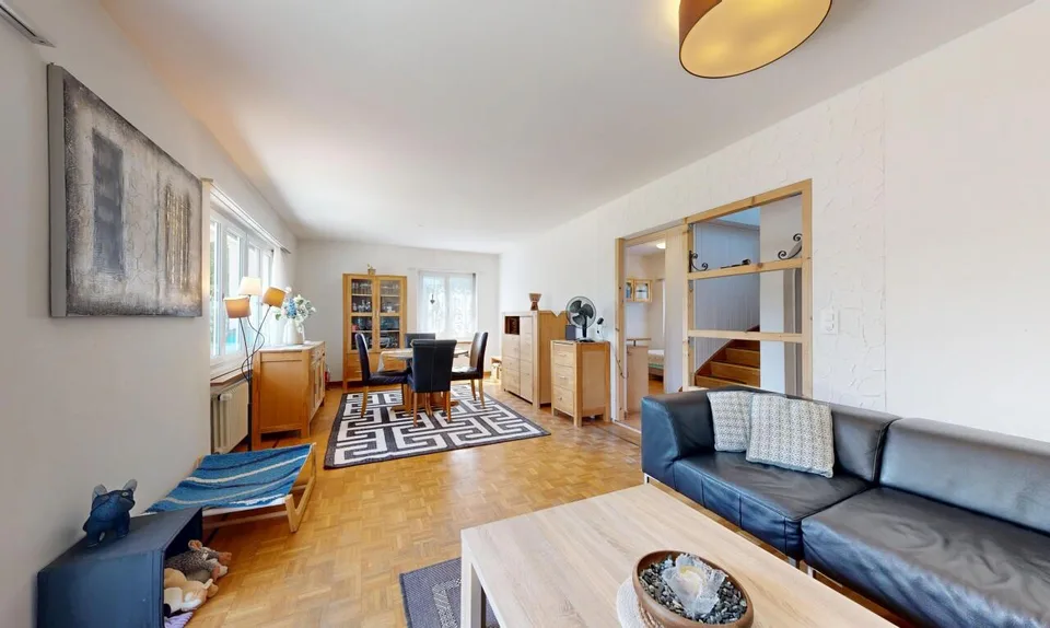 Freistehendes Einfamilienhaus auf grosszügigem Grundstück in Rümlang – Foto 5 von 11