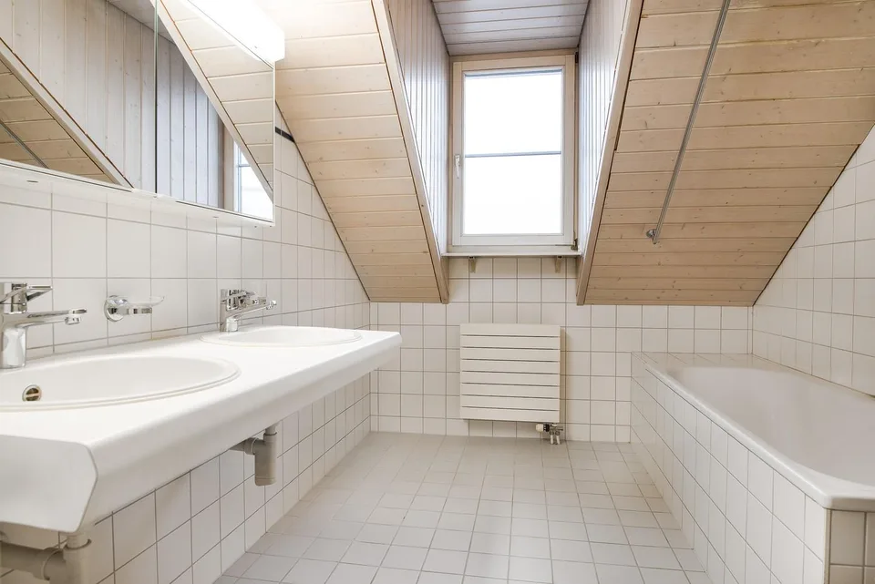 Schöne 3.5-Zimmerwohnung an zentraler Lage – photo 12 sur 13