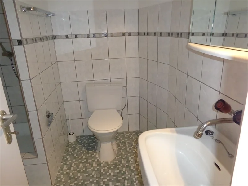 möbliertes Studio mit Küche und Dusche