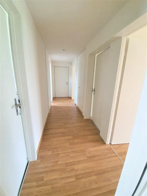 Grösszügiger Grundriss, modern und mit sonnigem Balkon! – Foto 6 von 8