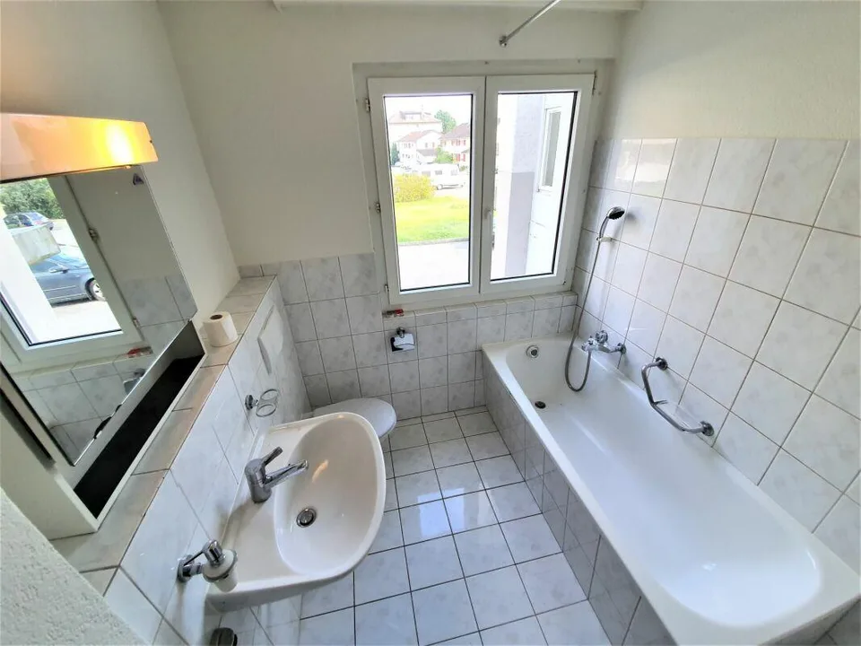 Grösszügiger Grundriss, modern und mit sonnigem Balkon! – Foto 7 von 8