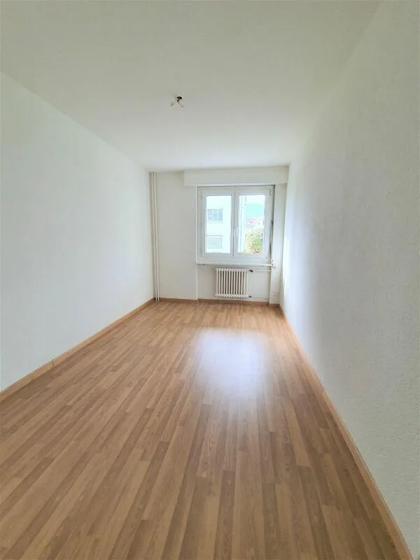 Grösszügiger Grundriss, modern und mit sonnigem Balkon! – Foto 5 von 8