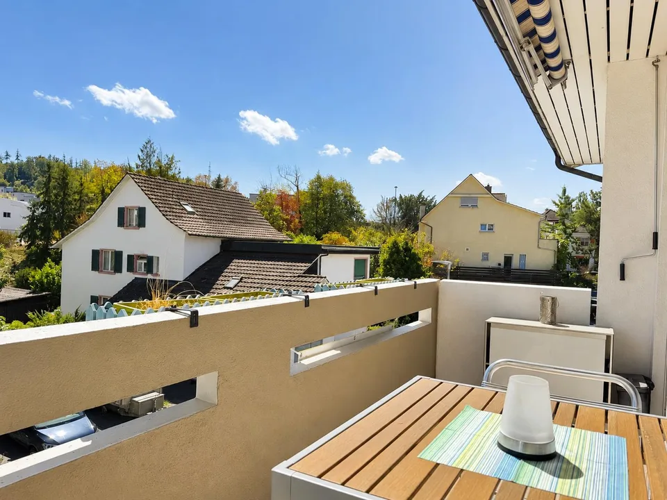 Topgelegenheit! Hell, modern, mit Weitsicht und grosser Einzelgarage – Foto 4 von 9