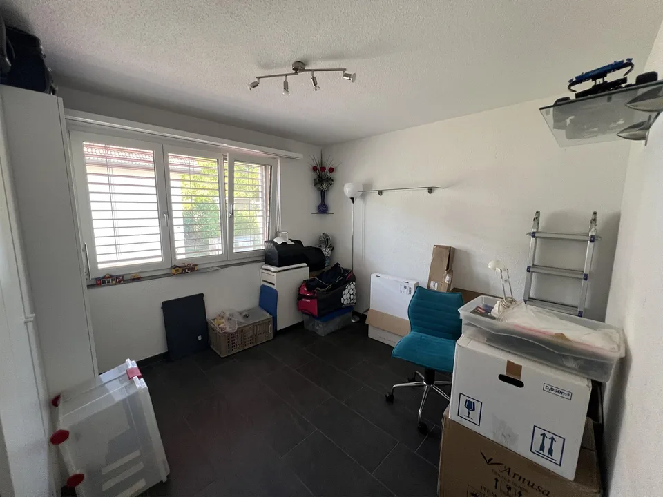 Lichtdurchflutete großzügige 4,5 Zimmer Wohnung mit Terasse zu verkauf – Foto 8 von 17
