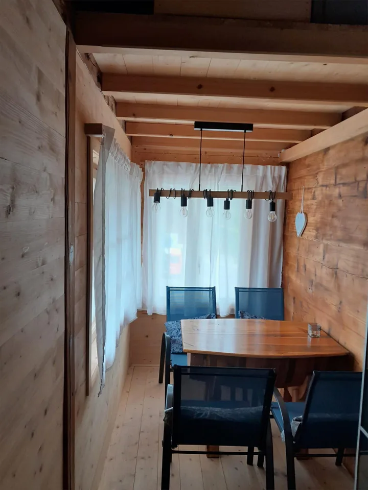 Schöne 3.5 Zimmer Wohnung in Holzhaus