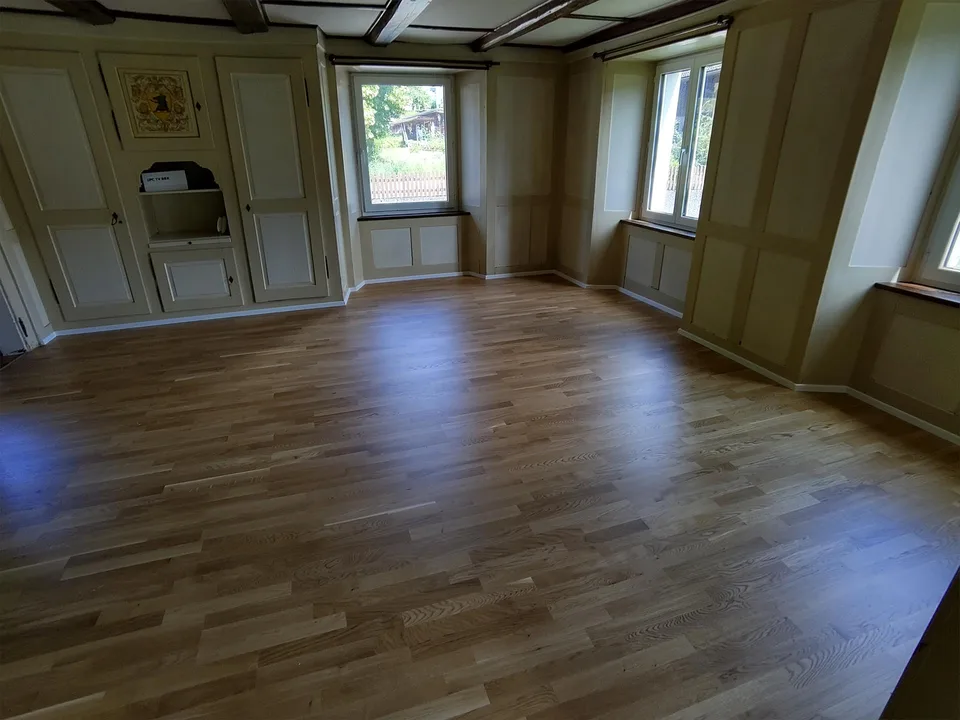 Günstige Wohnung im Bauernhaus mit grossem Naturgarten
