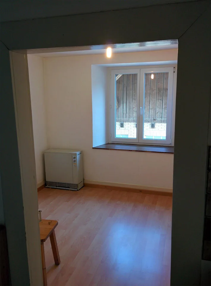 Günstige Wohnung im Bauernhaus mit grossem Naturgarten