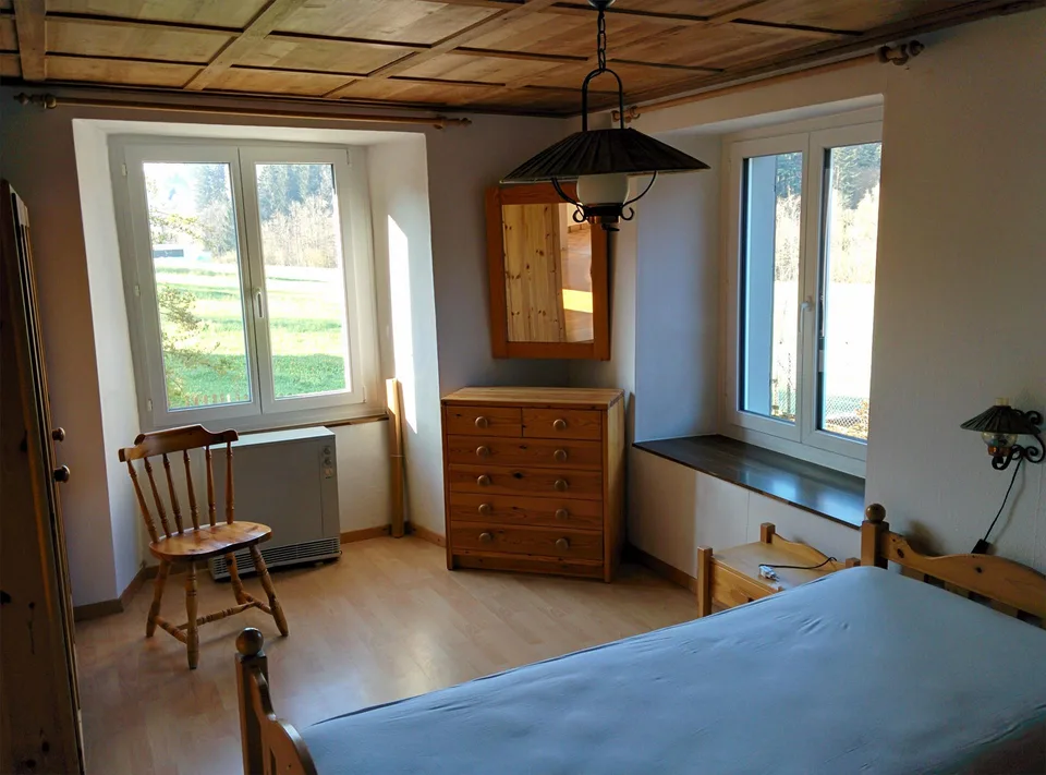 Günstige Wohnung im Bauernhaus mit grossem Naturgarten