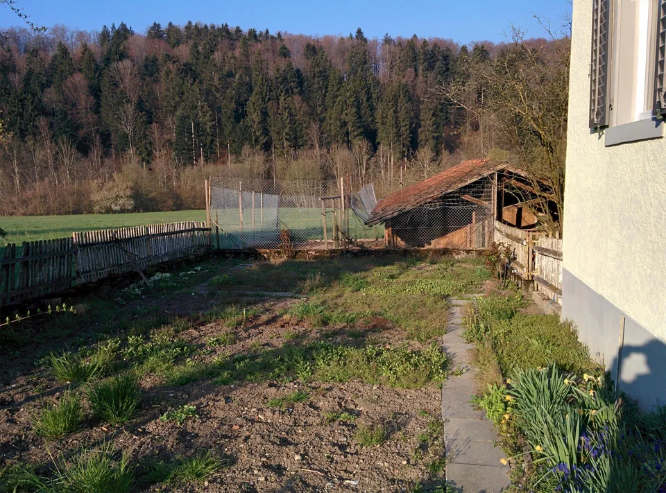 Günstige Wohnung im Bauernhaus mit grossem Naturgarten