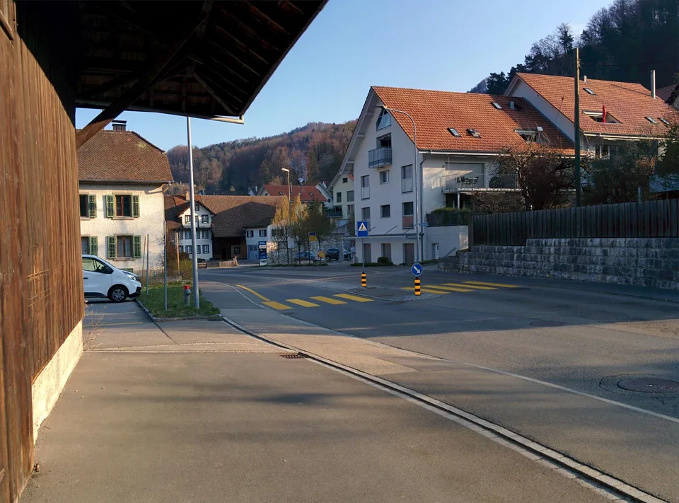 Günstige Wohnung im Bauernhaus mit grossem Naturgarten