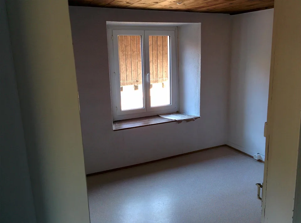 Günstige Wohnung im Bauernhaus mit grossem Naturgarten
