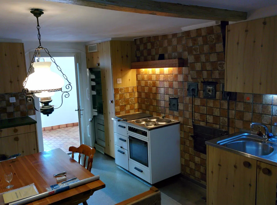 Günstige Wohnung im Bauernhaus mit grossem Naturgarten