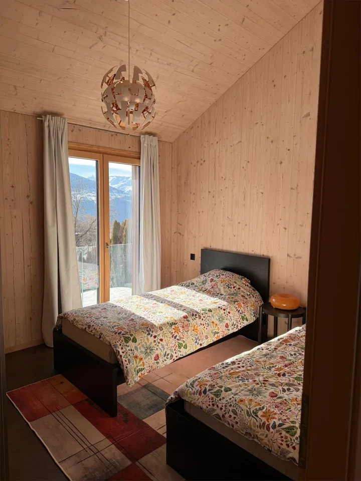 Moderne 5.5 Zimmer - elegante Minergie-Reihenhaus, im Herzen von Lens