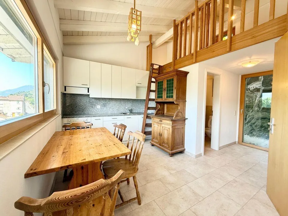 Zweifamilienhaus mit 5.5-Zimmer-Wohnung + 2-Zimmer-Wohnung, grossem Privatgrundstück, 4 Parkplätzen und Solarpanels – Foto 16 von 18