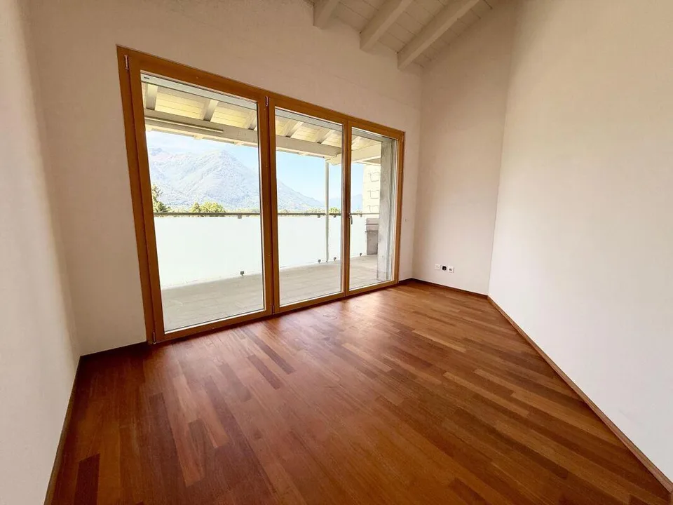 Zweifamilienhaus mit 5.5-Zimmer-Wohnung + 2-Zimmer-Wohnung, grossem Privatgrundstück, 4 Parkplätzen und Solarpanels – Foto 14 von 18