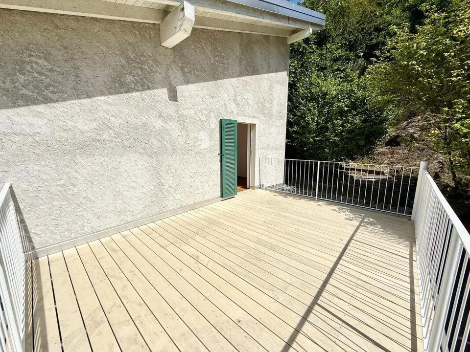 Zweifamilienhaus mit 5.5-Zimmer-Wohnung + 2-Zimmer-Wohnung, grossem Privatgrundstück, 4 Parkplätzen und Solarpanels – Foto 6 von 18