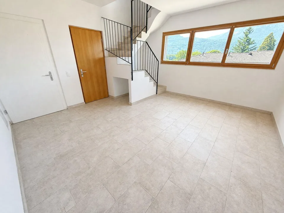 Zweifamilienhaus mit 5.5-Zimmer-Wohnung + 2-Zimmer-Wohnung, grossem Privatgrundstück, 4 Parkplätzen und Solarpanels – Foto 8 von 18