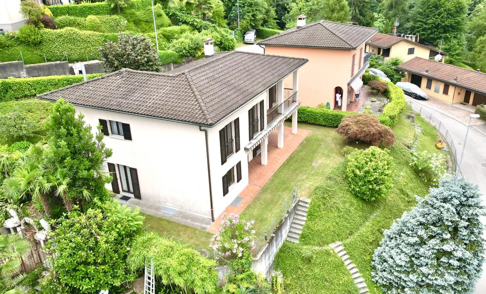 Giardino privato soleggiato, camino centrale e scuola primaria ragg... – foto 13 di 14