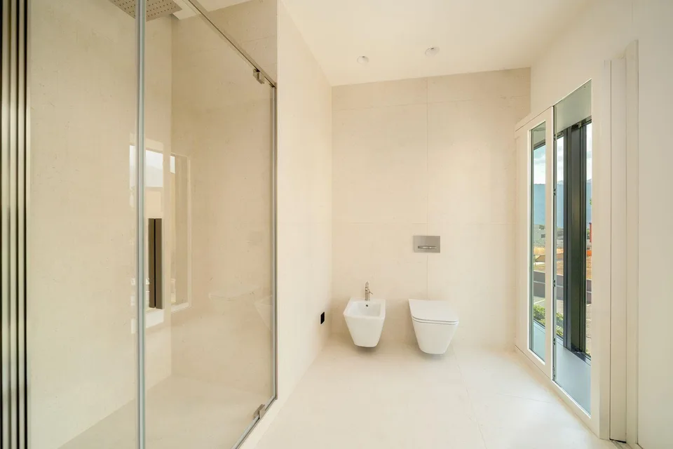 NEUE WOHNUNG IN RUHIGER UMGEBUNG | NEW APARTMENT IN A QUIET SETTING... – Foto 4 von 10