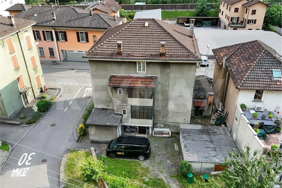 Casa plurifamiliare con grande potenziale di ristrutturazione – Foto 3 von 13
