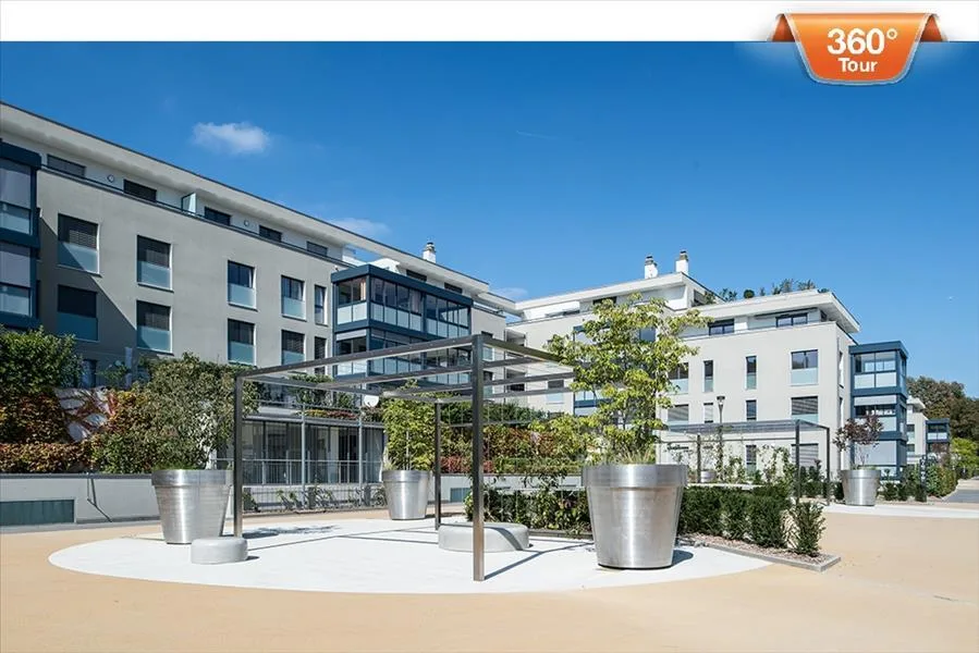 Magnifique appartement ensoleillé de 6.5 pièces au deuxième étage-visite 360