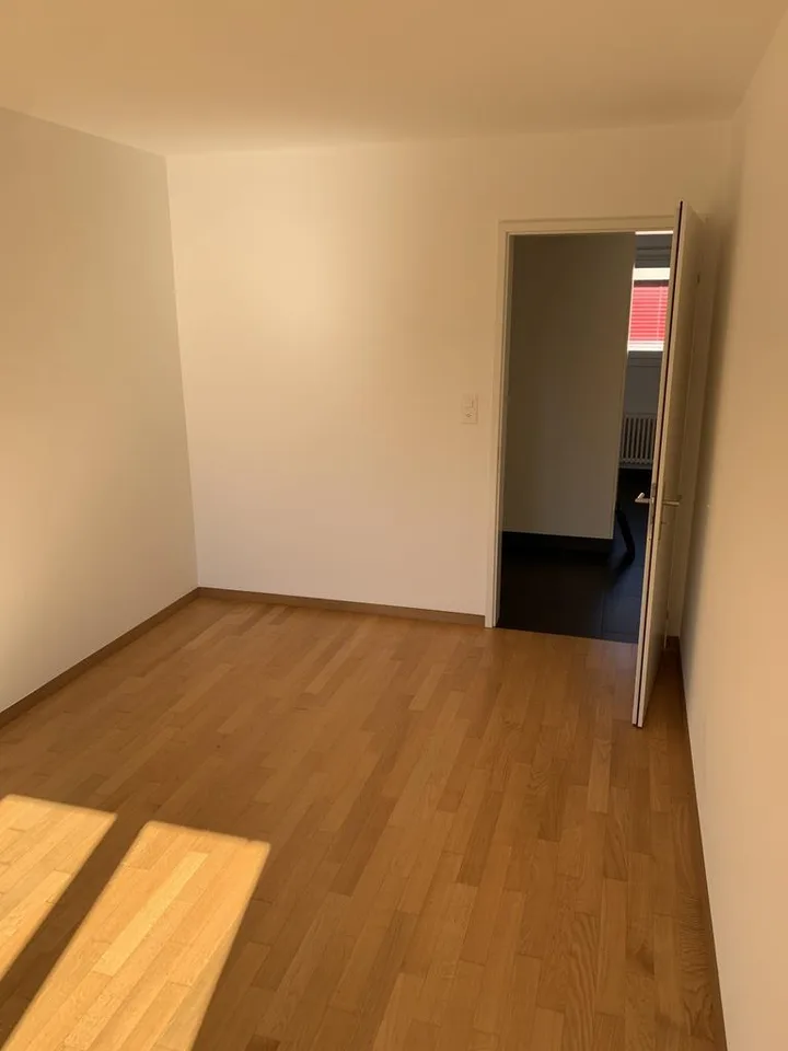 Moderne, helle 3.5-Zimmerwohnung im Hochparterre – Foto 6 von 6