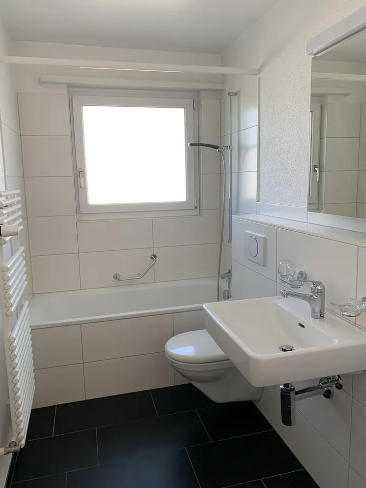 Moderne, helle 3.5-Zimmerwohnung im Hochparterre – Foto 3 von 6