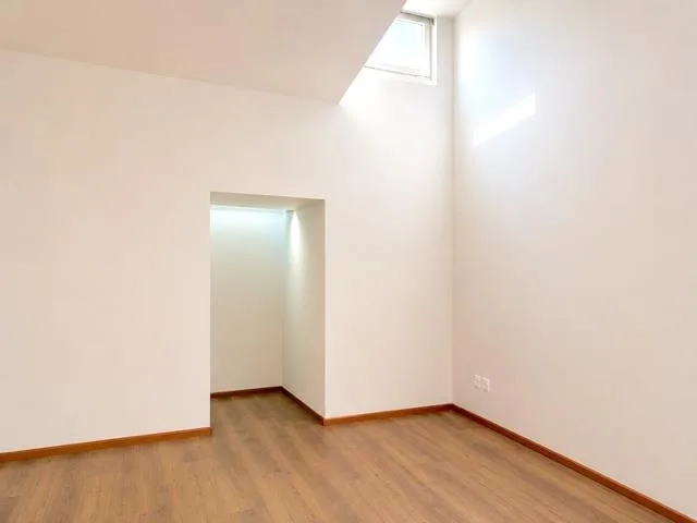 Espaces commerciaux attractifs dans un emplacement central à Oberwil – 110 m² au rez-de-chaussée recherchant un sous-locataire – photo 8 sur 9