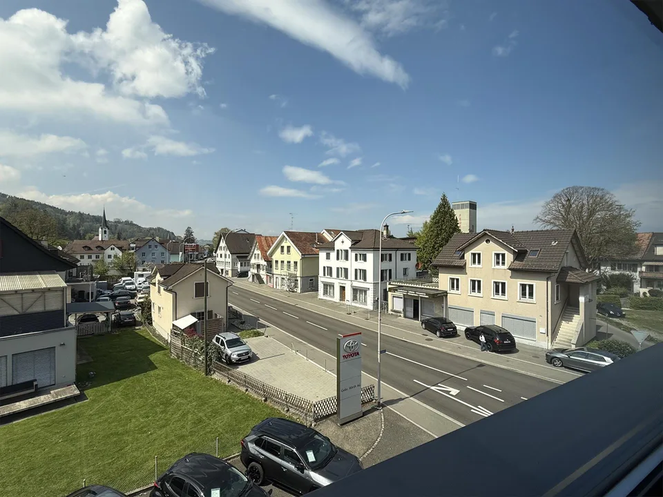 3 1/2 Zimmer Atttikawohnung im Loftcharakter mit gedeckter Terrasse