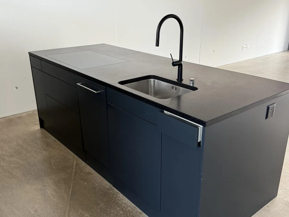 3 1/2 Zimmer Atttikawohnung im Loftcharakter mit gedeckter Terrasse