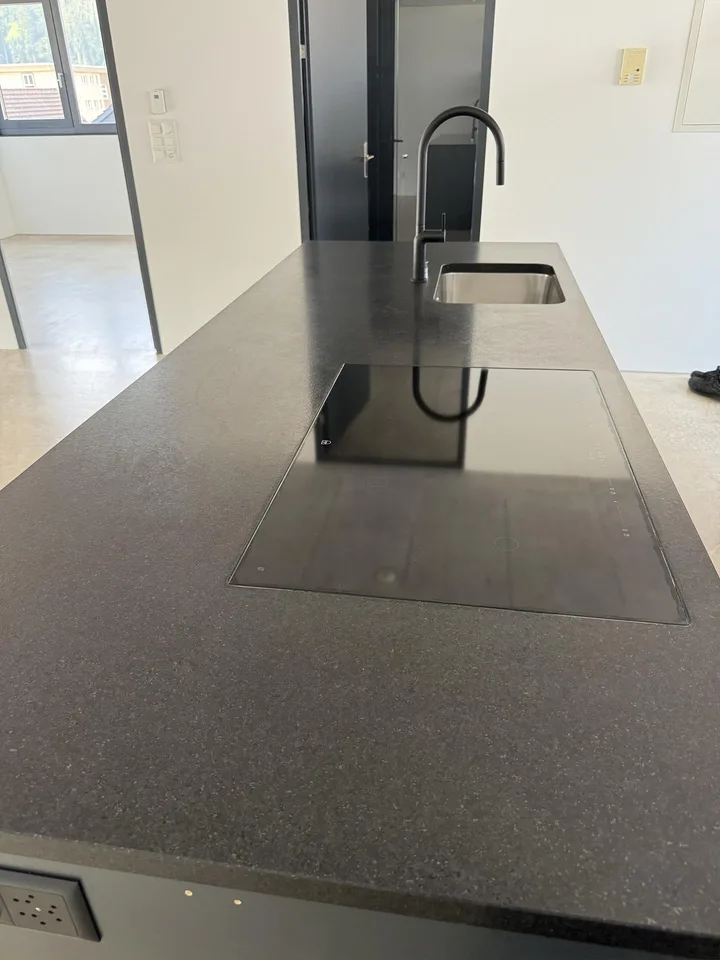 3 1/2 Zimmer Atttikawohnung im Loftcharakter mit gedeckter Terrasse