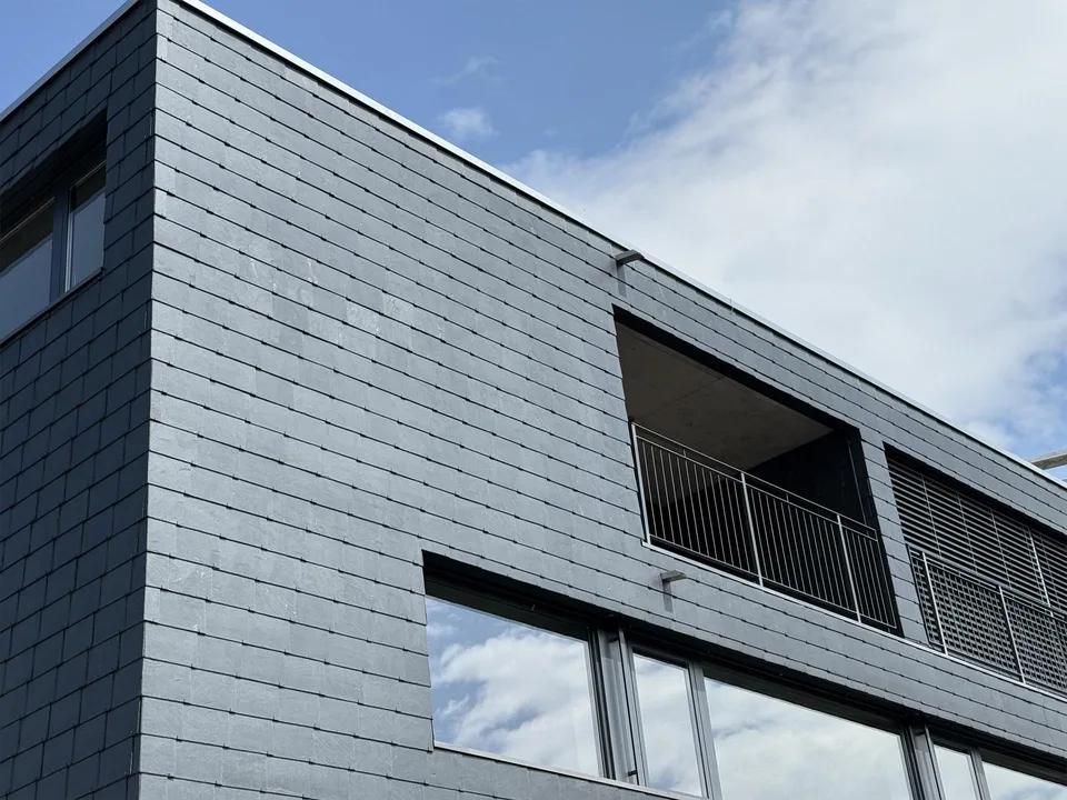 3 1/2 Zimmer Atttikawohnung im Loftcharakter mit gedeckter Terrasse