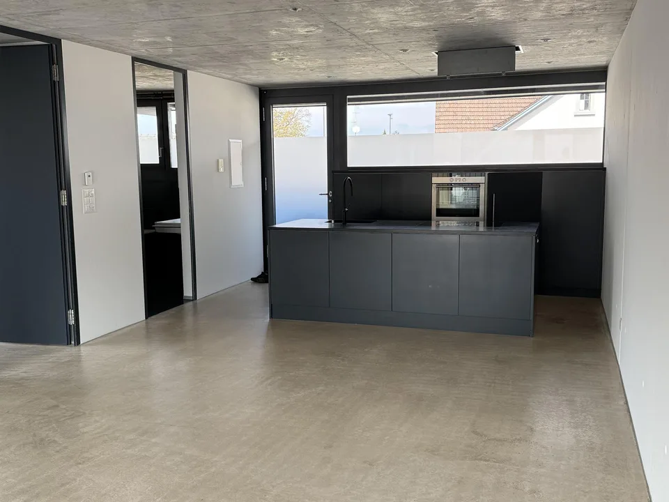 3 1/2 Zimmer Atttikawohnung im Loftcharakter mit gedeckter Terrasse