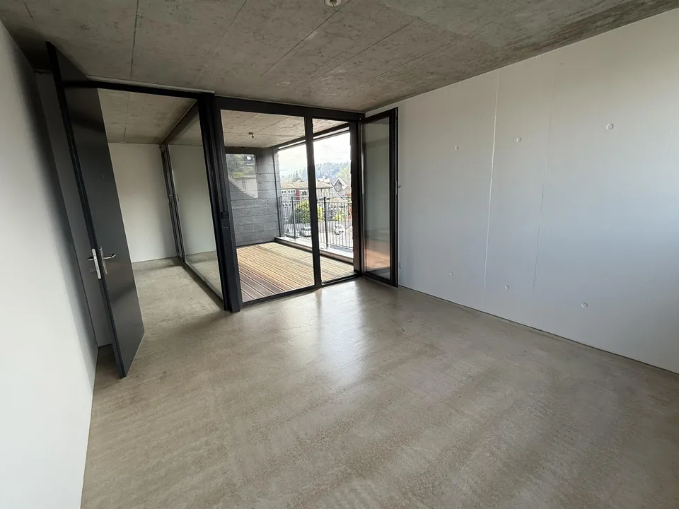3 1/2 Zimmer Atttikawohnung im Loftcharakter mit gedeckter Terrasse