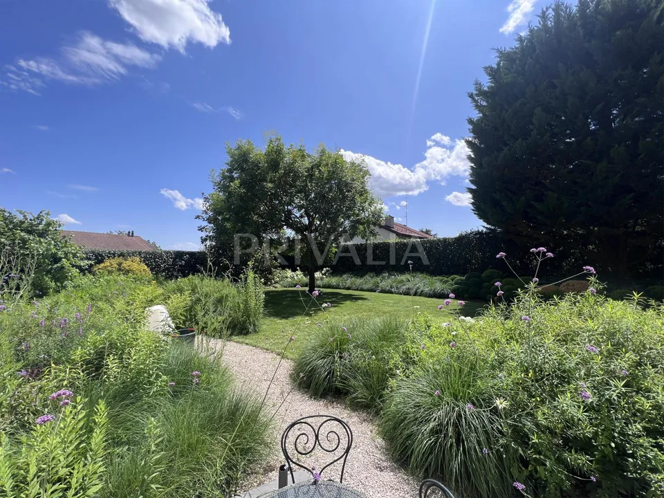 Unique : Élégant domaine alliant authenticité et design contemporain