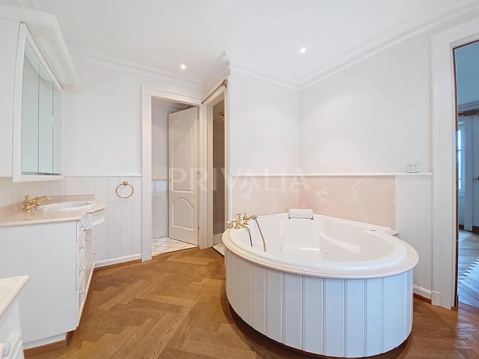 Luxueuse demeure du début du 19ème siècle avec piscine