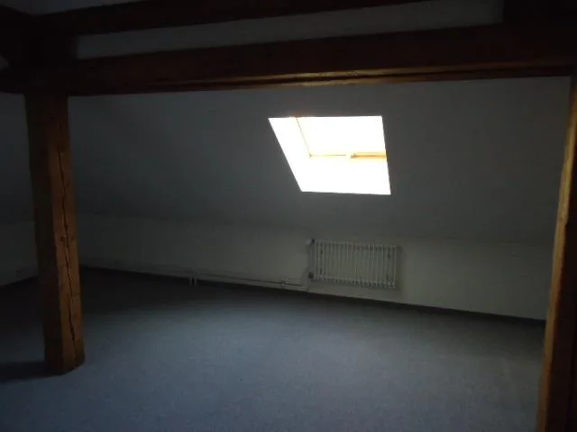 Charmante Dachwohnung im Zentrum